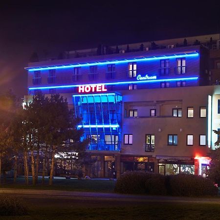 Hotel Centrum With Free Parking Nyitra Kültér fotó